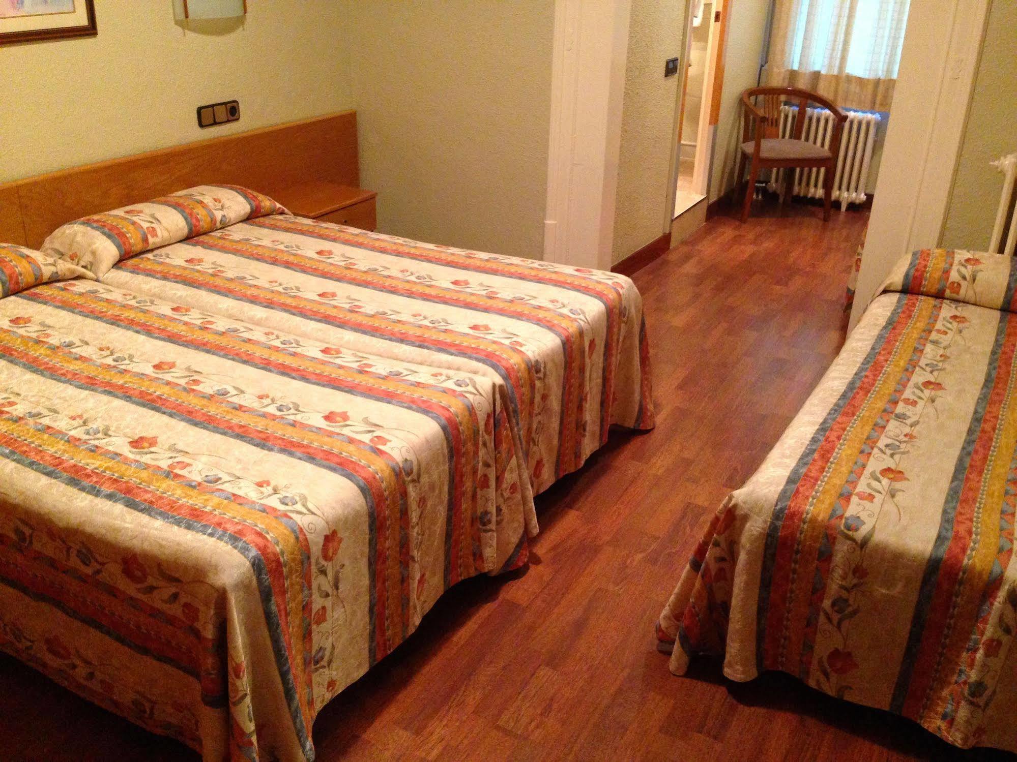Pelayo Deluxe Apartments บาร์เซโลนา ภายนอก รูปภาพ