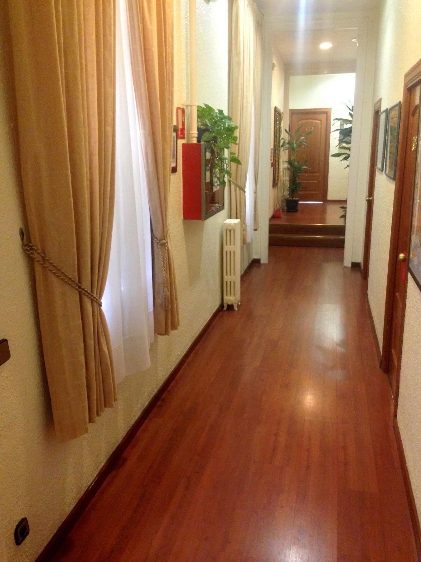 Pelayo Deluxe Apartments บาร์เซโลนา ภายนอก รูปภาพ